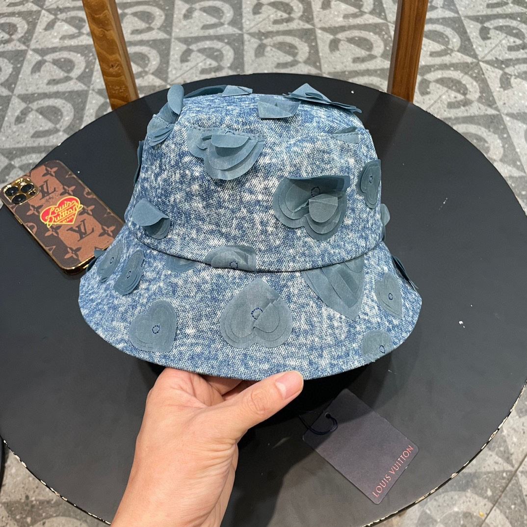 Louis Vuitton Caps